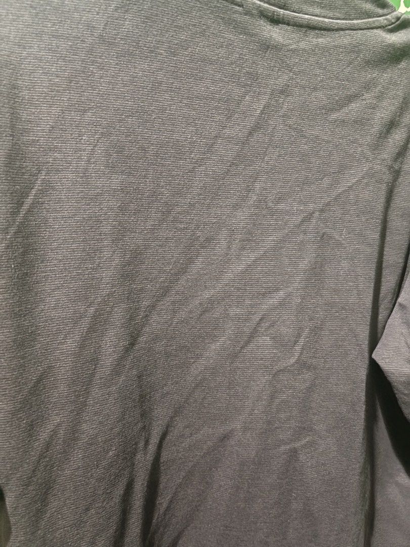 Uniqlo Polyester Black shirt (Category: Tshirts & Polo Shirts ) located in Manila. Submitted by jacebased (Listing ID 1454736941, Image 3). Description: 9/10 Used once .