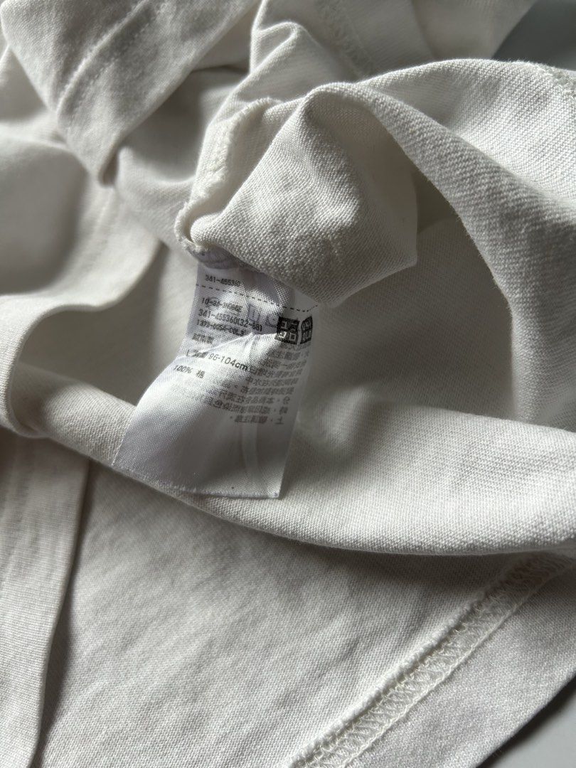 Uniqlo White Shirt (Category: Tshirts & Polo Shirts ) located in Manila. Submitted by wenttttt (Listing ID 1454707504, Image 3). Description: 21 x 28.5 No issue.