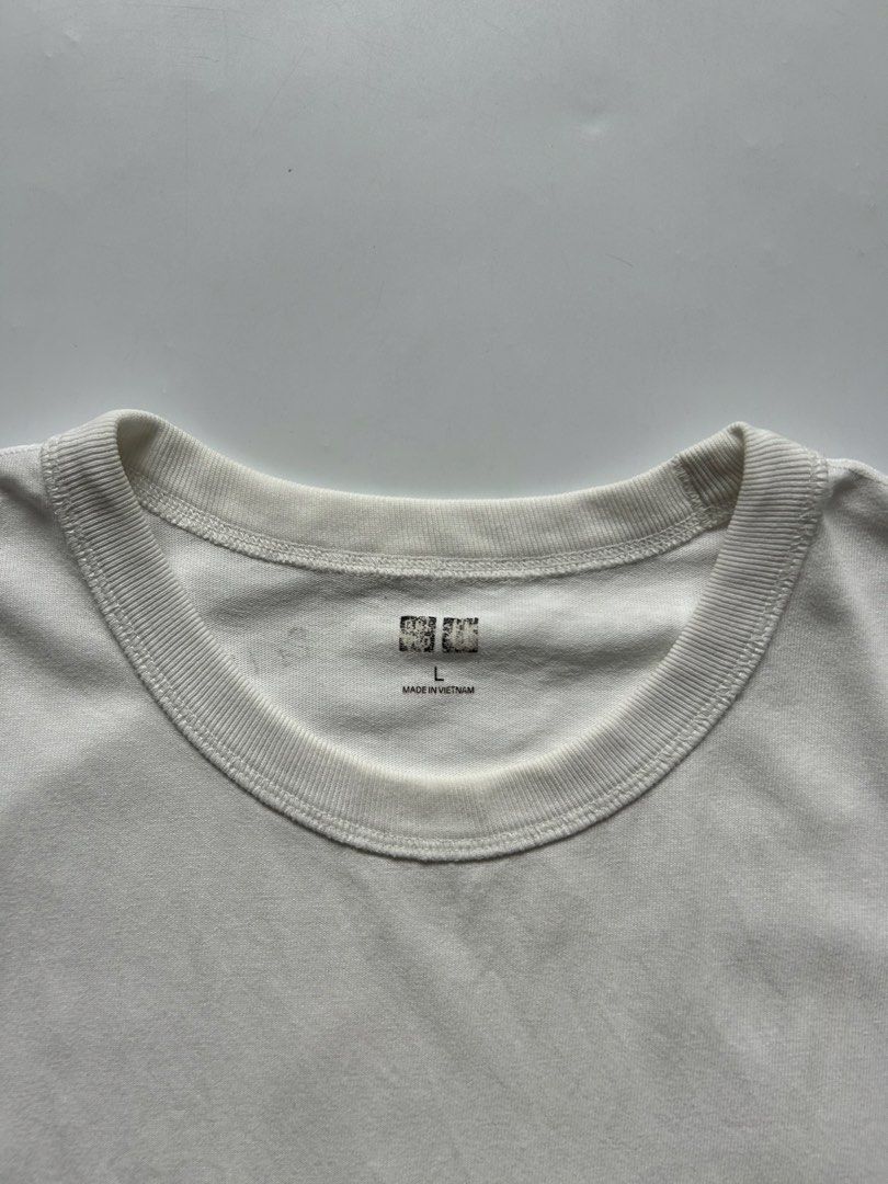 Uniqlo White Shirt (Category: Tshirts & Polo Shirts ) located in Manila. Submitted by wenttttt (Listing ID 1454707504, Image 2). Description: 21 x 28.5 No issue.