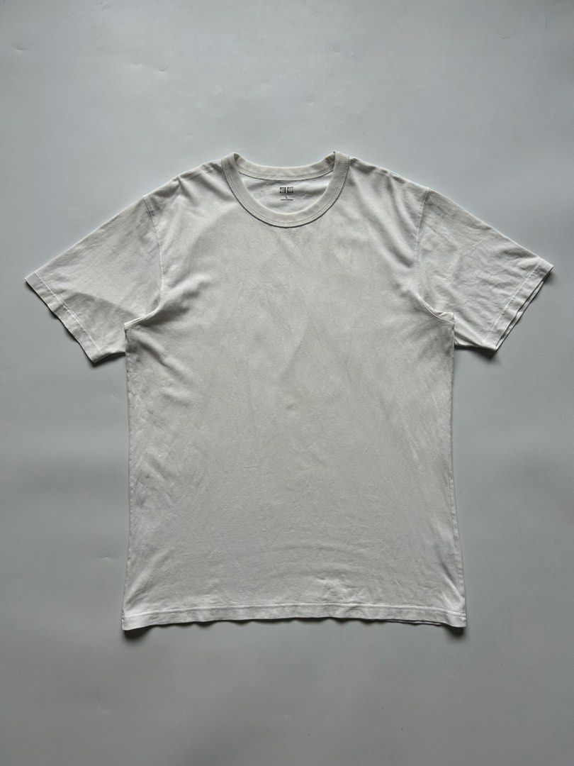 Uniqlo White Shirt (Category: Tshirts & Polo Shirts ) located in Manila. Submitted by wenttttt (Listing ID 1454707504, Image 1). Description: 21 x 28.5 No issue.