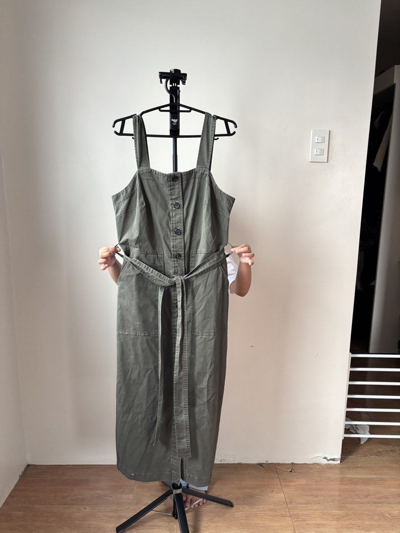 Universal Thread Green Cargo Dress (Category: Dresses) located in Quezon City. Submitted by shop_abo (Listing ID 1454577958, Image 1). Description: size: s.