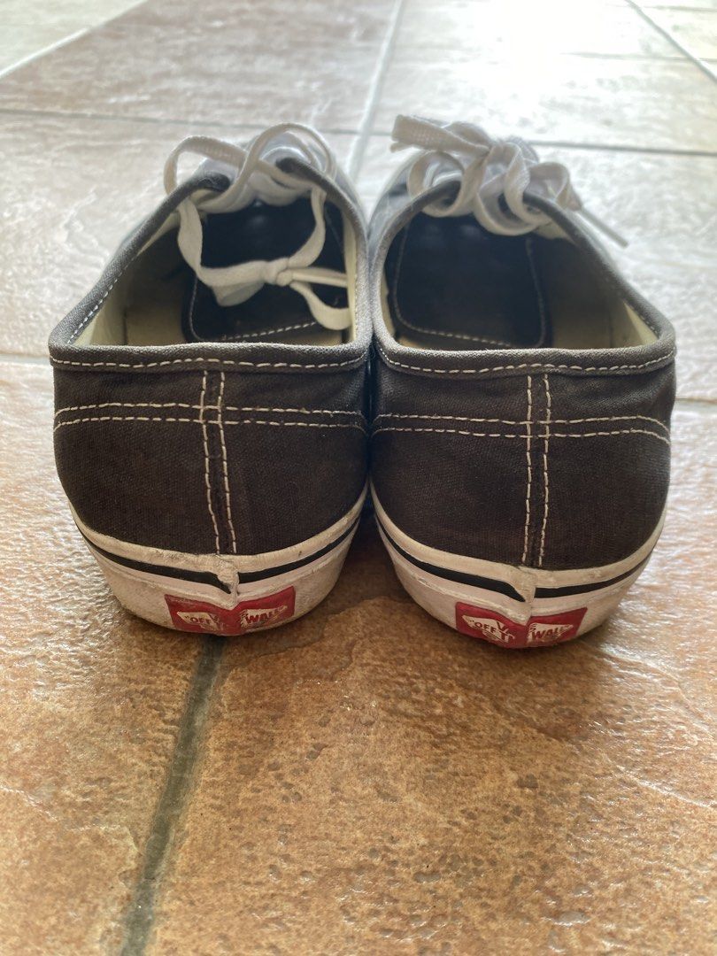 Vans Authentic (Category: Sneakers) located in Subang Jaya. Submitted by ac147 (Listing ID 1454601119, Image 3). Description: Used but in good condition .