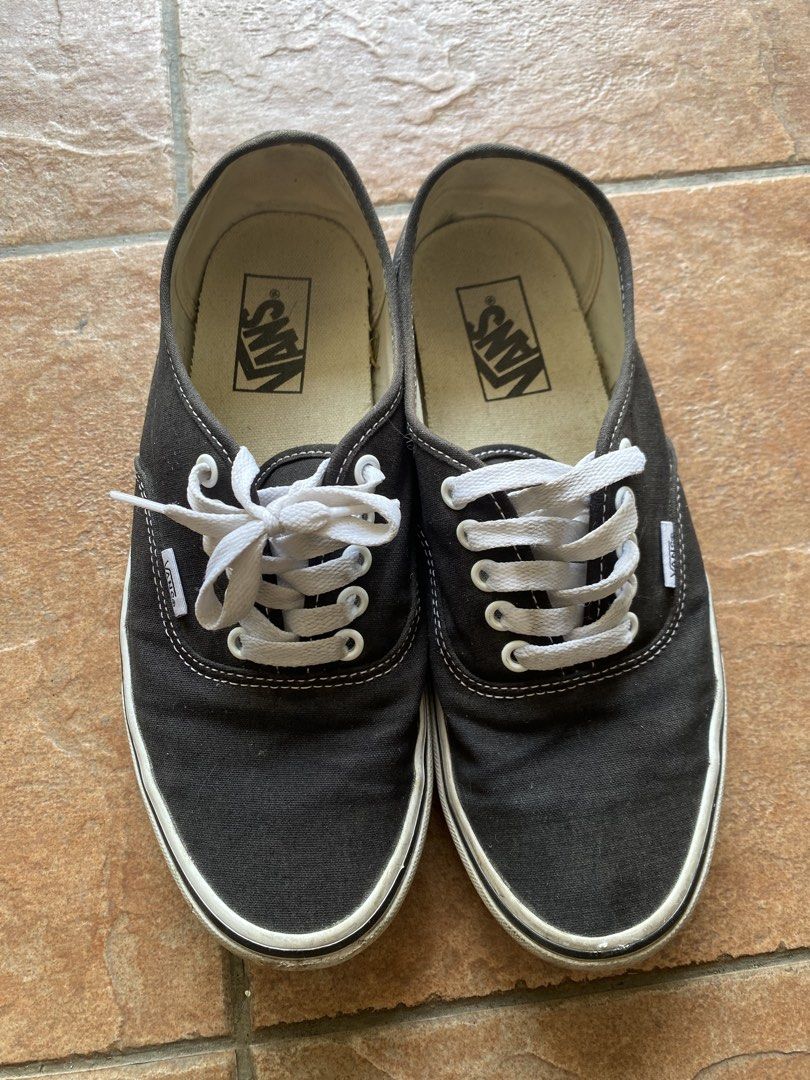 Vans Authentic (Category: Sneakers) located in Subang Jaya. Submitted by ac147 (Listing ID 1454601119, Image 1). Description: Used but in good condition .