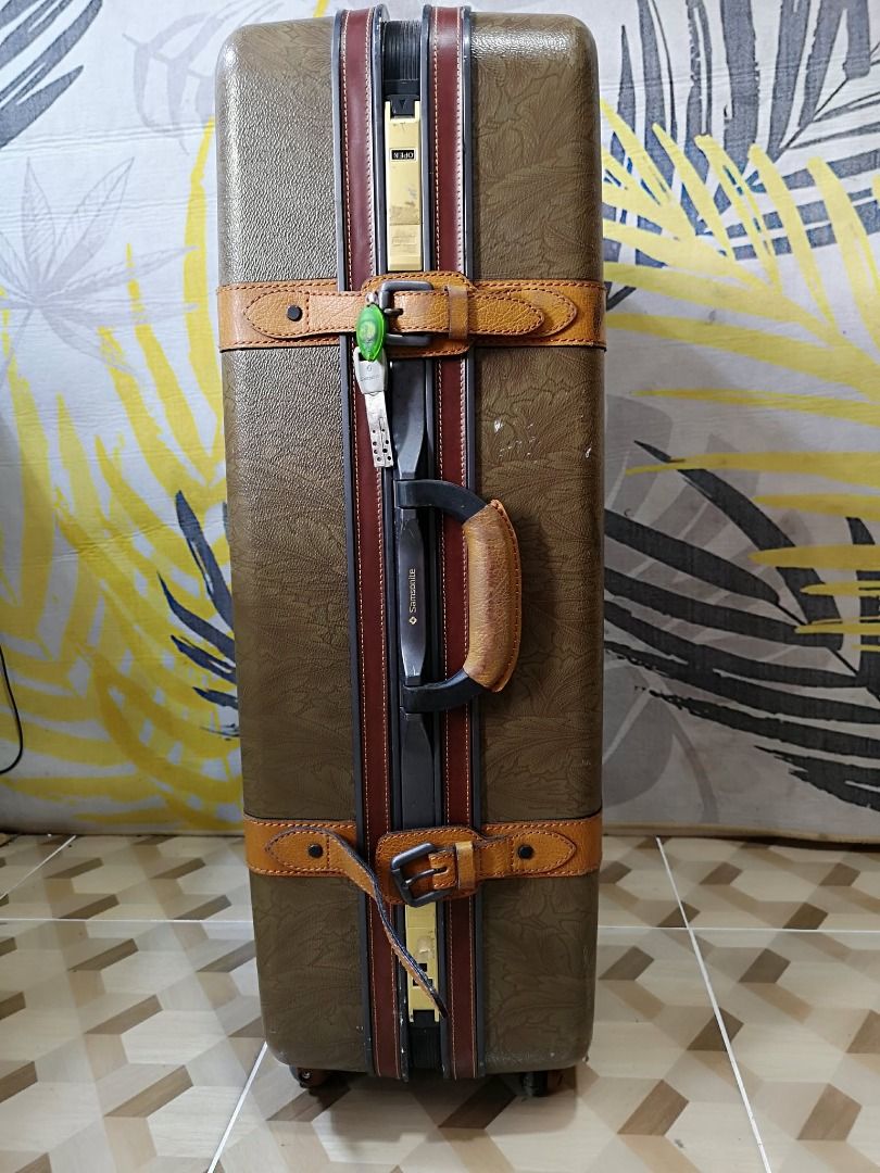 Vintage Brown Luggage (Category: Luggage) located in Santa Cruz. Submitted by jmy_surplus.2 (Listing ID 1454729395, Image 2). Description: Size ; L - 23 W - 31.5 H - 10 Color ; Brown Type ; Luggage Brand ; No brand Material ; Leather Style ; Brown Leather Luggage JMA JMY 4 Batch #213.