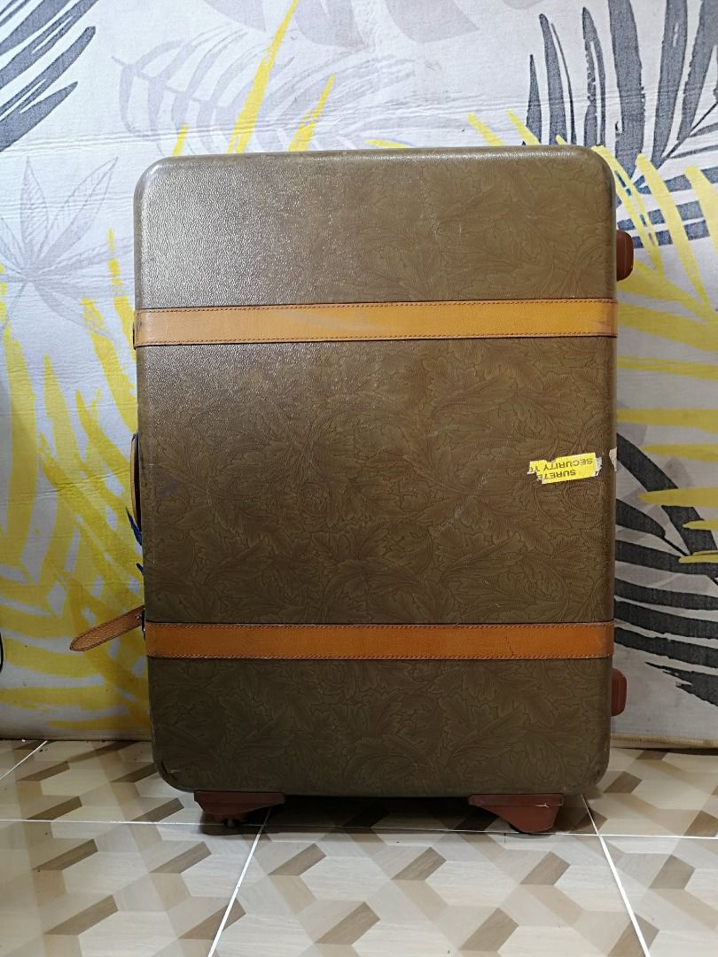 Vintage Brown Luggage (Category: Luggage) located in Santa Cruz. Submitted by jmy_surplus.2 (Listing ID 1454729395, Image 1). Description: Size ; L - 23 W - 31.5 H - 10 Color ; Brown Type ; Luggage Brand ; No brand Material ; Leather Style ; Brown Leather Luggage JMA JMY 4 Batch #213.