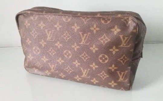 Vintage Louis Vuitton Monogram Cosmetic Bag (Category: Luxury Bags & Wallets) located in Quezon City. Submitted by beccathrift (Listing ID 1454569936, Image 1). Description: Authentic Vintage LOUIS VUITTON Monogram Cosmetic Bag - Classic brown canvas with iconic LV pattern - Secure zipper closure -Japan Source - Ideal for travel or for everyday use. Can pick up or lalamove We do ship via J&T.