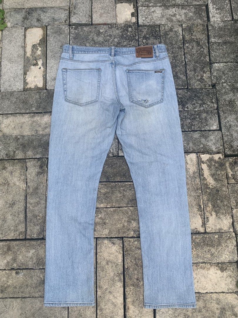 Volcom Vorta slim straight light wash (Category: Jeans) located in Cebu City. Submitted by team13ios (Listing ID 1454645480, Image 1). Description: Volcom Vorta slim straight light wash W-36 L—40 Hem-6.3 Good Condition Issue- sa back destres tas minimal na sa front sa pocket.