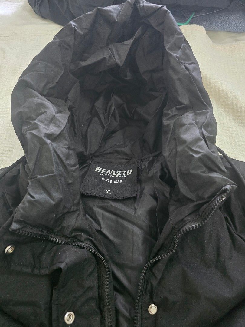 Winter Jacket (Category: Coats, Jackets and Outerwear) located in Singapore. Submitted by chingluz_gem (Listing ID 1454590205, Image 2). Description: Brand: KENVELO Winter Wear — Since 1989 Recommended temperature: 5°C to 15°C Colour: Classic black Wind protection: Full-length zipper with a snap-button storm flap to help block cold wind. Multiple pockets: Front zippered pockets provide secure storage for phone, wallet and other essentials. Warm c