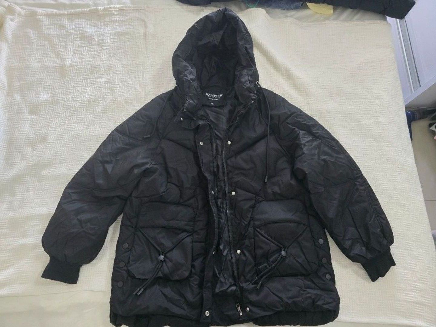 Winter Jacket (Category: Coats, Jackets and Outerwear) located in Singapore. Submitted by chingluz_gem (Listing ID 1454590205, Image 1). Description: Brand: KENVELO Winter Wear — Since 1989 Recommended temperature: 5°C to 15°C Colour: Classic black Wind protection: Full-length zipper with a snap-button storm flap to help block cold wind. Multiple pockets: Front zippered pockets provide secure storage for phone, wallet and other essentials. Warm c