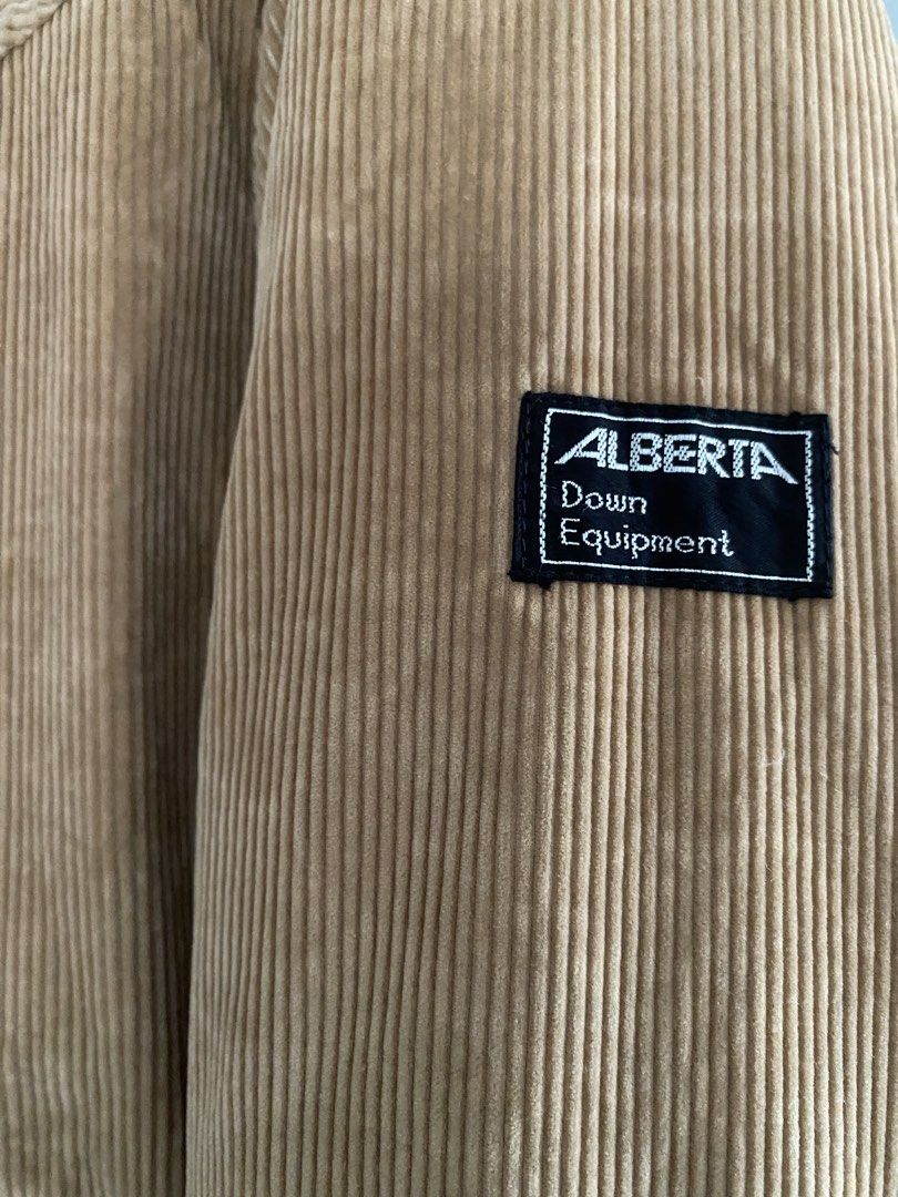 WINTER JACKET (Category: Coats, Jackets and Outerwear) located in Alor Gajah. Submitted by mindwreckshops (Listing ID 1454595745, Image 2). Description: 🔥FOR SALE🔥 Nak Jual Murah Murah Je Condition 8.5/10 Size On Tag L *click button BUY ☺️.