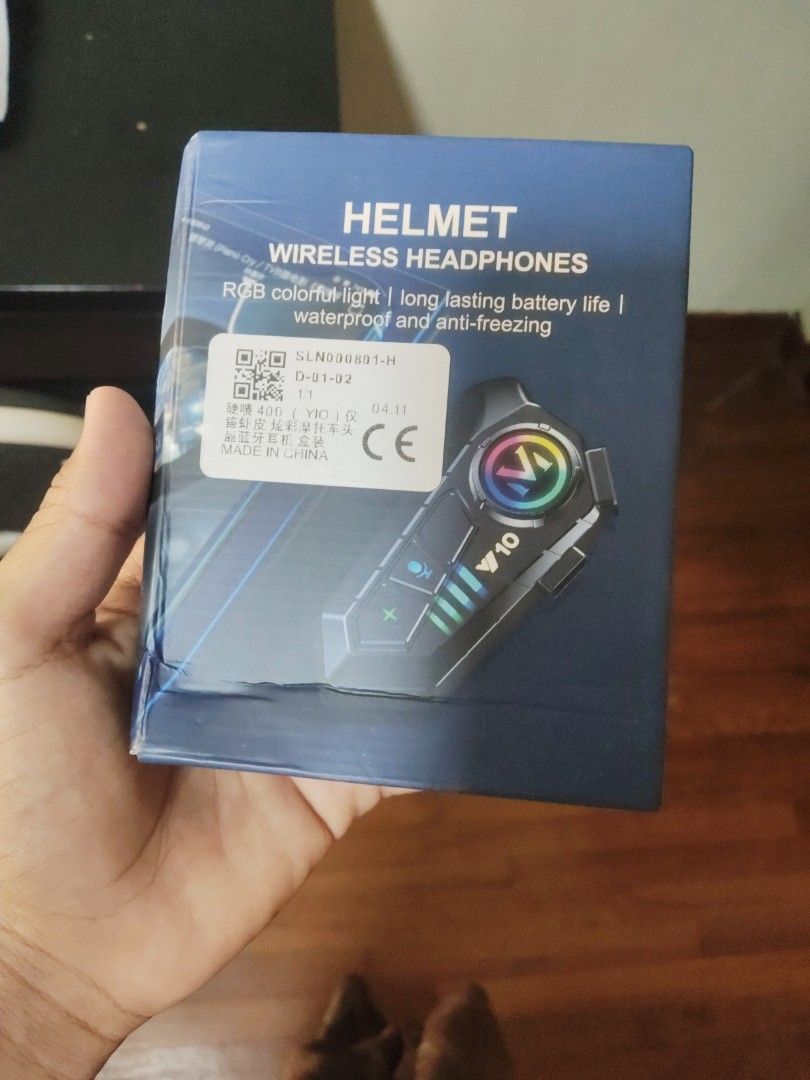 Y10 intercom (Category: Motorcycle Accessories) located in Singapore. Submitted by buzyvibez (Listing ID 1454583412, Image 1). Description: can nego, never used never open box at all.