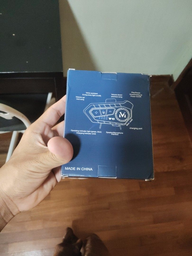 Y10 intercom (Category: Motorcycle Accessories) located in Singapore. Submitted by buzyvibez (Listing ID 1454583412, Image 3). Description: can nego, never used never open box at all.