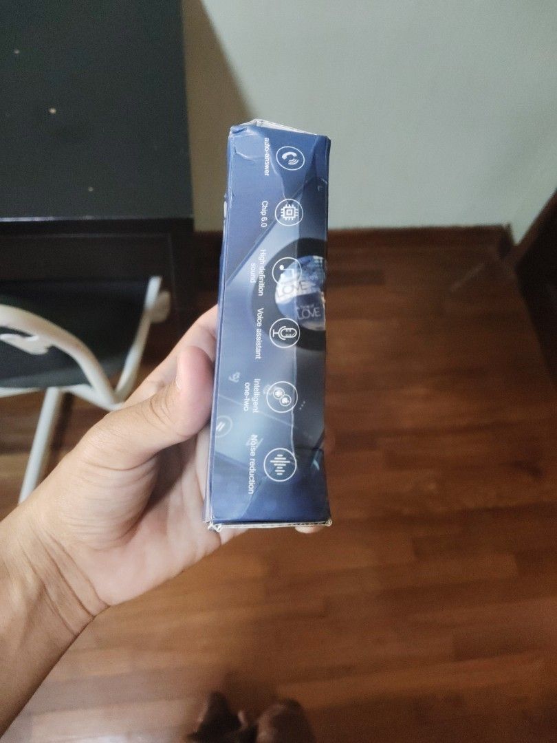 Y10 intercom (Category: Motorcycle Accessories) located in Singapore. Submitted by buzyvibez (Listing ID 1454583412, Image 2). Description: can nego, never used never open box at all.