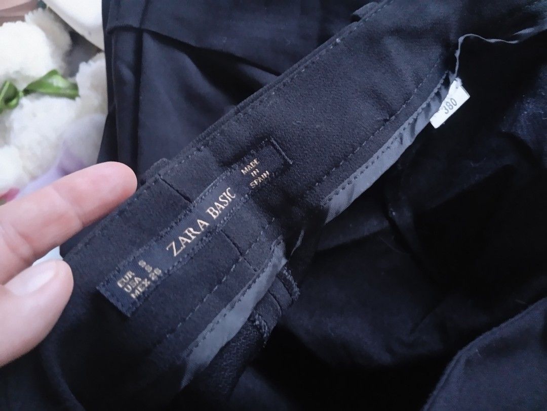 Zara basic cullotes pants (Category: Other Bottoms) located in Pasir Mas. Submitted by original_uniqlo (Listing ID 1454678966, Image 3). Description: manual ukuran taq saiz S but ukur saiz M masih cantik taq material dh gunting.