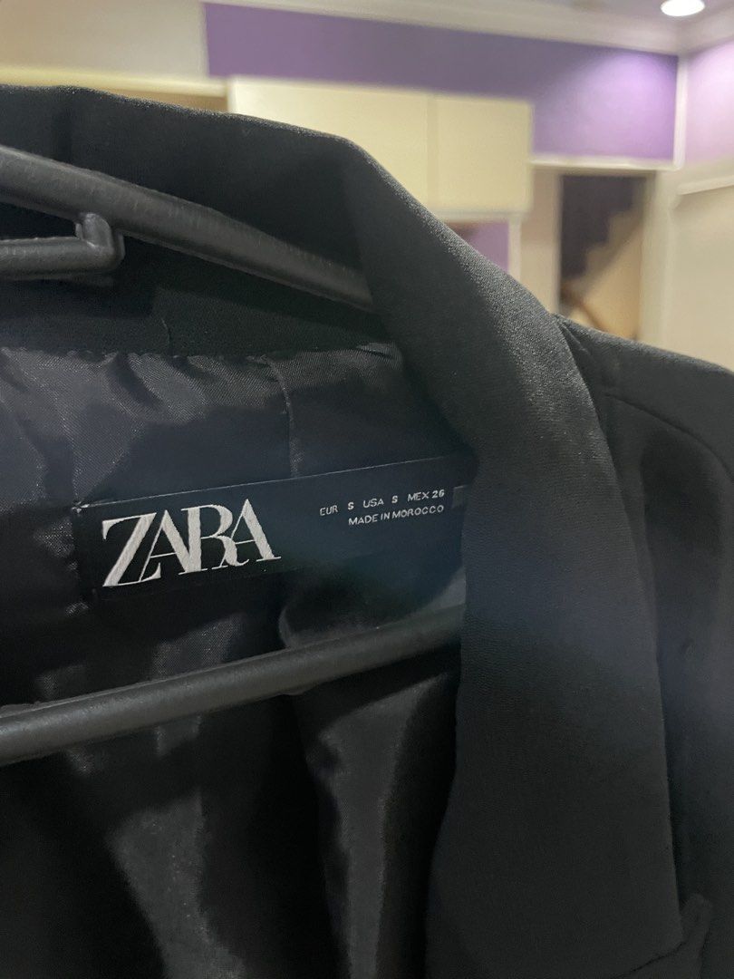 ZARA Black Blazer (Category: Coats, Jackets and Outerwear) located in Quezon City. Submitted by tiffaniecheung (Listing ID 1454670601, Image 3). Description: - Classic black ZARA blazer - Open front style - Two flap pockets - Fully lined interior - Size S - Perfect for dressing up or down - Easy to pair with any outfit - Sleeves are 3/4 design.