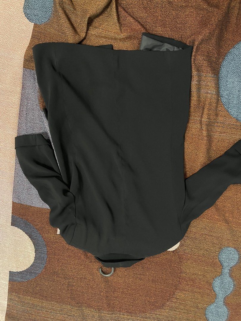 ZARA Black Blazer (Category: Coats, Jackets and Outerwear) located in Quezon City. Submitted by tiffaniecheung (Listing ID 1454670601, Image 2). Description: - Classic black ZARA blazer - Open front style - Two flap pockets - Fully lined interior - Size S - Perfect for dressing up or down - Easy to pair with any outfit - Sleeves are 3/4 design.