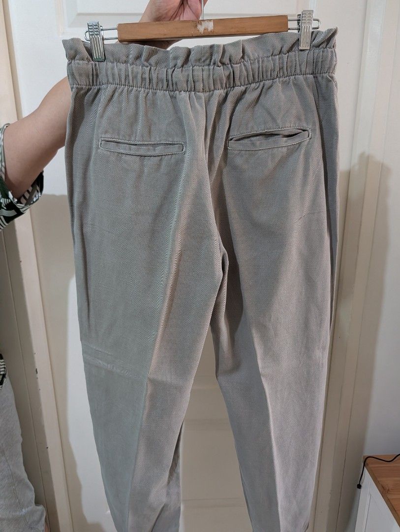 Zara Grey Herringbone Elastic Waist Pants Size M (Category: Other Bottoms) located in Manila. Submitted by cart_rd (Listing ID 1454595557, Image 2). Description: - Zara Grey Pants - Size: Medium - Herringbone Pattern Fabric - Elastic Waistband with Drawstring - Relaxed Fit, Cropped Length - Two Side Pockets, Two Back Pockets - Made in Bangladesh.