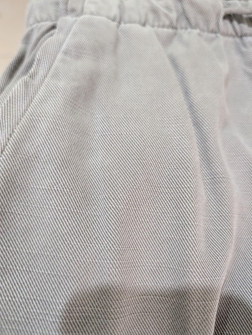 Zara Grey Herringbone Elastic Waist Pants Size M (Category: Other Bottoms) located in Manila. Submitted by cart_rd (Listing ID 1454595557, Image 3). Description: - Zara Grey Pants - Size: Medium - Herringbone Pattern Fabric - Elastic Waistband with Drawstring - Relaxed Fit, Cropped Length - Two Side Pockets, Two Back Pockets - Made in Bangladesh.