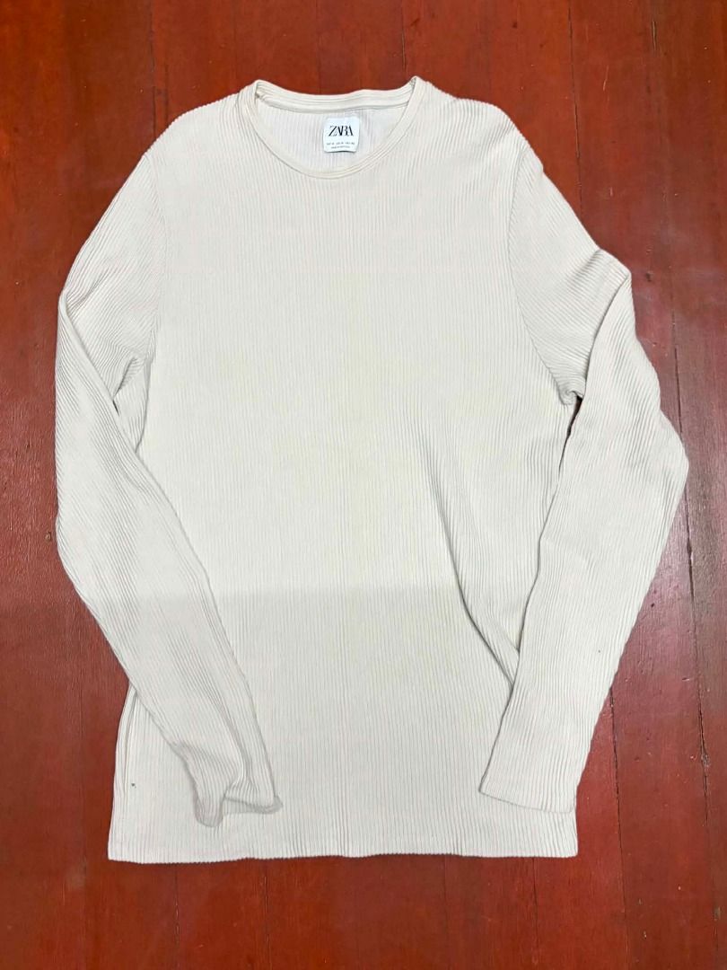 Zara Ribbed Long Sleeve Shirt (Category: Longsleeves) located in Rizal. Submitted by ssbss (Listing ID 1454700308, Image 2). Description: Fits medium to large No Issues.