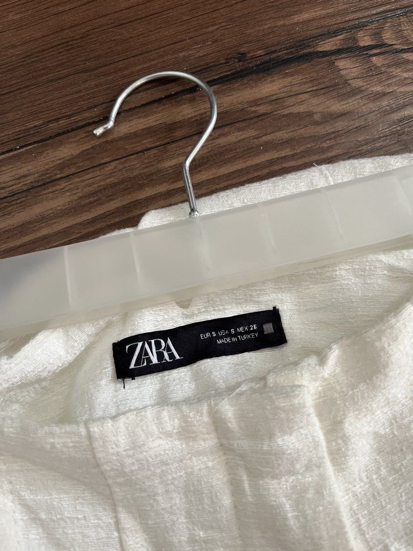 Zara Textured High waisted White Shorts (Category: Shorts) located in Muntinlupa City. Submitted by lovedbysabel (Listing ID 1451449122, Image 3). Description: Zara Textured White Shorts A staple piece for your wardrobe! Bought at Zara Greenbelt. Used only a few times and still in perfect condition. Super comfy and versatile, making it easy to pair with any look. Size S (26-27 waistline, 15" length) Making space in my closet, so I’m letting go of