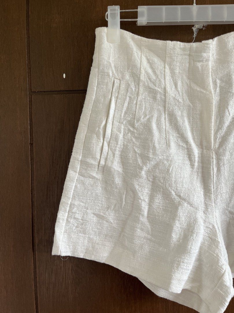Zara Textured High waisted White Shorts (Category: Shorts) located in Muntinlupa City. Submitted by lovedbysabel (Listing ID 1451449122, Image 1). Description: Zara Textured White Shorts A staple piece for your wardrobe! Bought at Zara Greenbelt. Used only a few times and still in perfect condition. Super comfy and versatile, making it easy to pair with any look. Size S (26-27 waistline, 15" length) Making space in my closet, so I’m letting go of