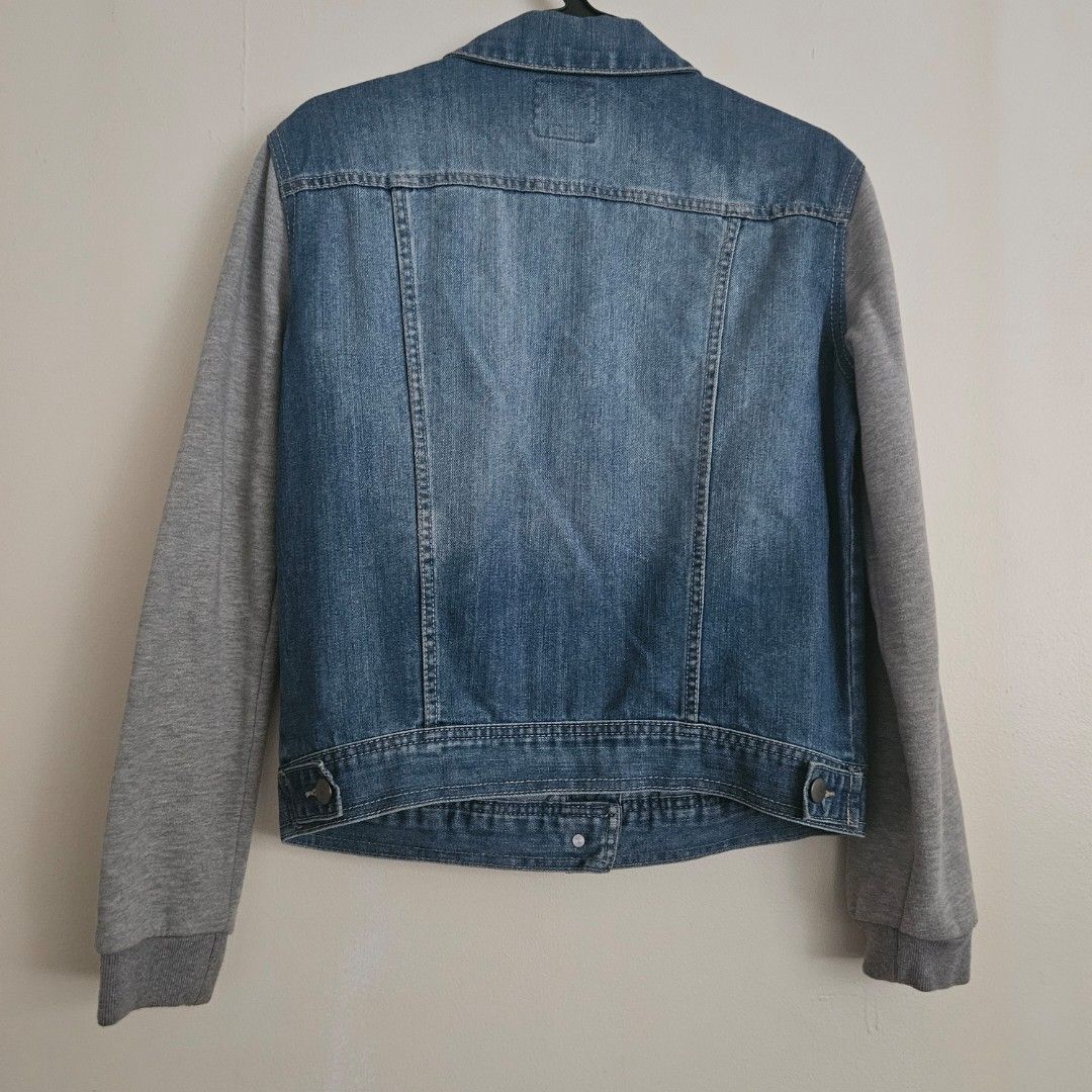 10. Forever 21 Denim Jacket with Grey Sleeves Size S (Category: Coats, Jackets and Outerwear) located in San Juan City. Submitted by titaofmanilaessentials (Listing ID 1458908642, Image 3). Description: - Forever 21 denim jacket - Grey contrast sleeves - Button-up front - Chest pockets - Size S - Ideal for layering - Used less than 10x - RFS: Too small.