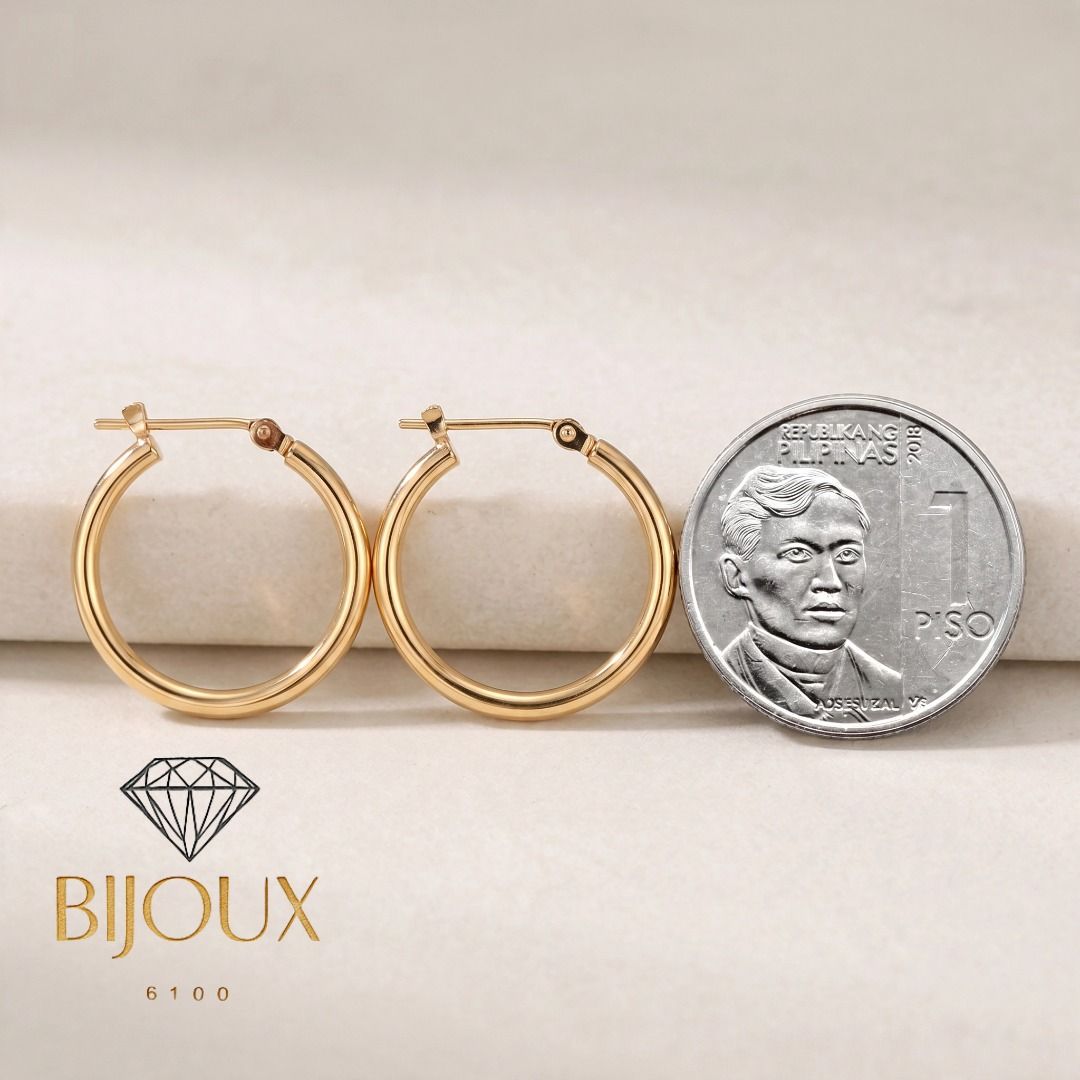18K Gold Plain Hoop Earrings Pawnable (Category: Earrings) located in Bacolod City. Submitted by bijoux6100 (Listing ID 1459028366, Image 3). Description: 𝟙𝟠𝕂 𝔾𝕠𝕝𝕕 ℙ𝕝𝕒𝕚𝕟 ℍ𝕠𝕠𝕡 𝔼𝕒𝕣𝕣𝕚𝕟𝕘𝕤 ℙ𝕒𝕨𝕟𝕒𝕓𝕝𝕖 Weight: 1.14 grams Size: 20mm Karat: 18K Yellow Gold See video 📽 of item here: https://tinyurl.com/5n8hu8w8 Notice: * Please allow slight measurement deviation due to manual assessment. * Due to different monitors and lighting,