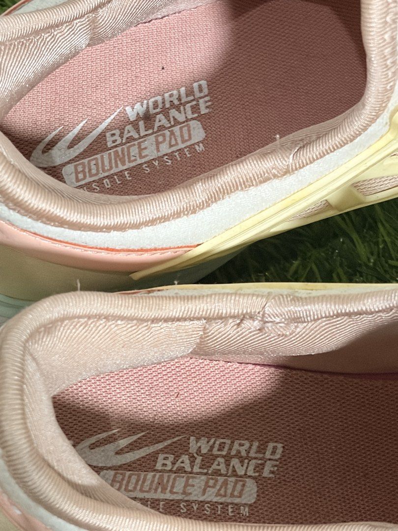 25.5cm World Balance Shoes (Category: Sneakers) located in Quezon City. Submitted by marsgarage (Listing ID 1458950630, Image 3). Description: Received as gift Rfs: not in use .