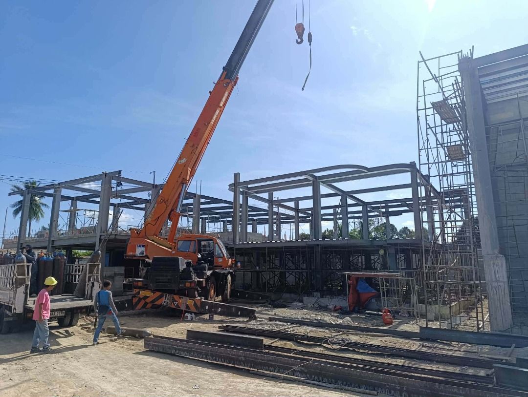 TADANO 25-tonner Rough Terrain Crane (Category: Construction & Building Materials) located in Caloocan City. Submitted by bgmscons-2026 (Listing ID 1458890382, Image 3). Description: WILL BE AWARDED TO THE HIGHEST BIDDER! Tadano 25-ton Rough Terrain Crane (Tadano TR-250M-5 series) features a 4-section hydraulic telescoping boom and robust 4x4 off-road mobility. Key Specifications • Max Lifting Capacity: 25,000 kg (25 metric tons) at a 3.5 m radiu