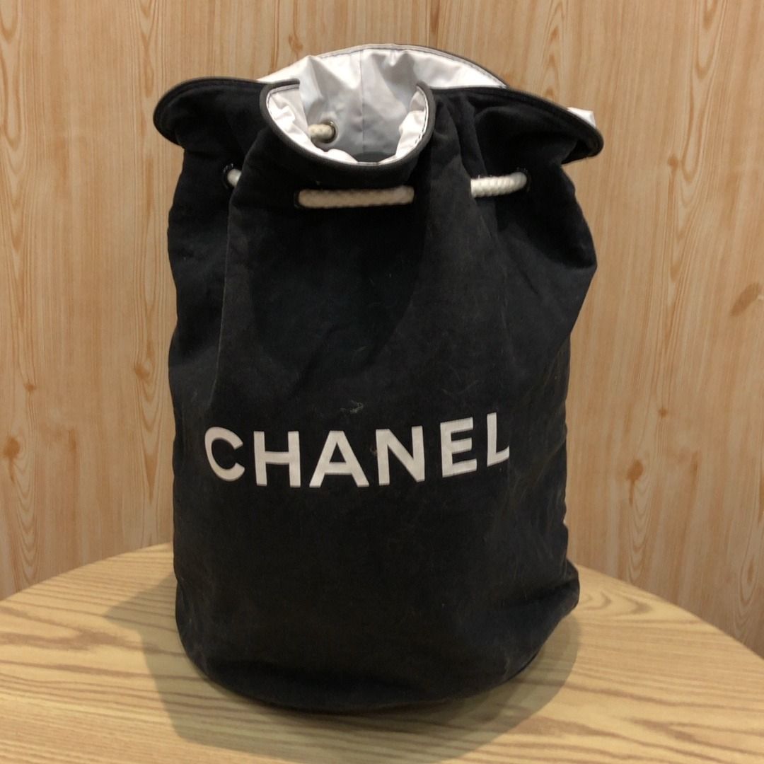 267008482 CHANEL BAG POOL BAG (Category: Luxury Bags & Wallets) located in Taguig. Submitted by ecoring.ph (Listing ID 1458976120, Image 1). Description: ◆CONDITION: B- ◆DESCRIPTIONS: (Other defects/info:) OUTER: The body of the bag is stained, dirty, wrinkled, creased, scuffed, and shows signs of use. The bottom and bottom edges of the bag are also stained, dirty, wrinkled, creased, scuffed, and show signs of use. The closing strap of the bag is