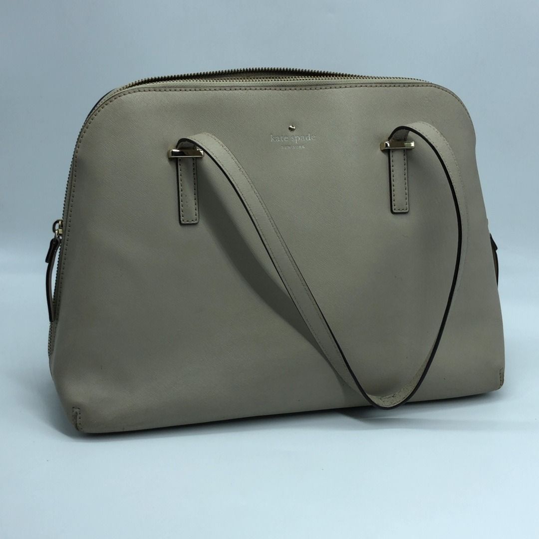 267008502 KATE SPADE BAG (Category: Luxury Bags & Wallets) located in Taguig. Submitted by ecoring.ph (Listing ID 1458974041, Image 1). Description: ◆CONDITION: BC ◆DESCRIPTIONS: (Other defects/info:) OUTER: The body of the bag is scratched, scuffed, stained, dirty, wrinkled, cracked, deformed, has press marks, and shows signs of use. The bottom and bottom corners of the bag are scratched, scuffed, stained, dirty, wrinkled, cracked, deformed, hav