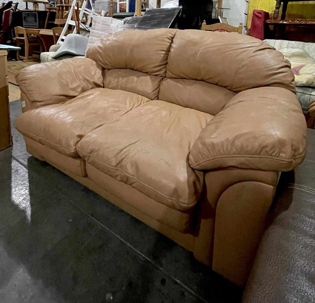 2 Seater Leather Sofa (Category: Sofas) located in Quezon City. Submitted by dannikkishoppe2 (Listing ID 1458934072, Image 3). Description: 2 Seater Leather Sofa ‼️₱11000‼️ Please manage your expectations as there might be minimal flaws. Color may vary due to lighting, it may appear darker or lighter in person. Check photos first before buying. Please refrain from purchasing if you are particular about USED items and imperfections. Thank you! .