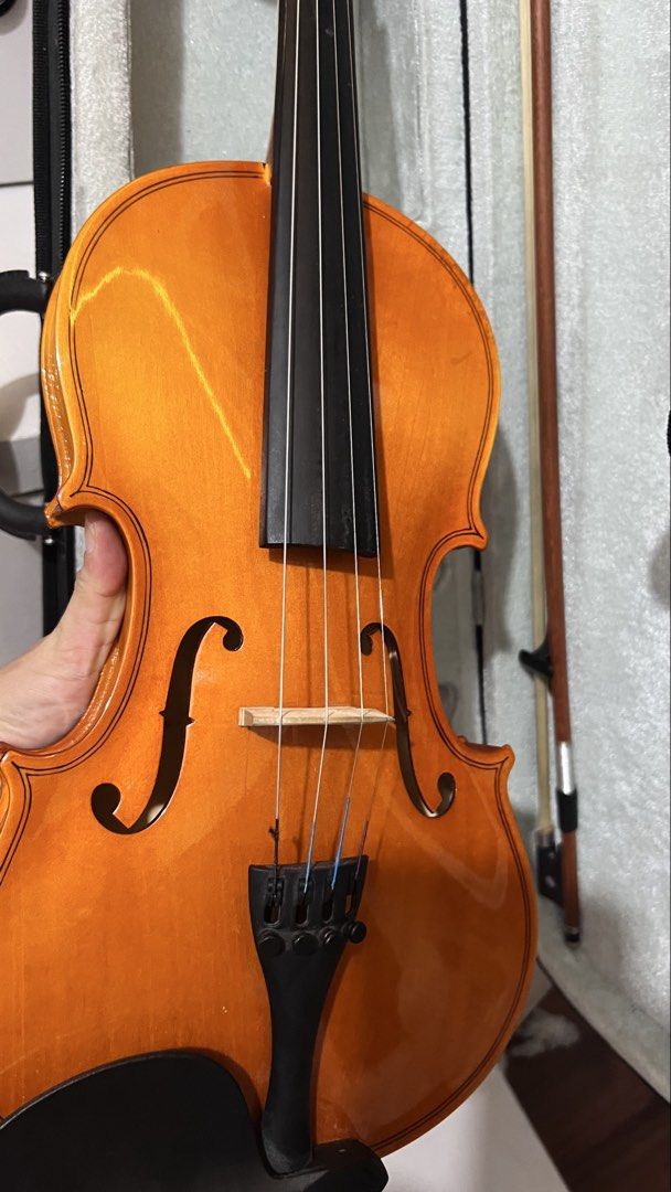 4/4 Violin Bought from RJ at SM (Category: Musical Instruments) located in General Trias. Submitted by scentsndmore (Listing ID 1458993517, Image 2). Description: 📌 For Sale: 4/4 Violin Age: 3 months old Purchased at RJ Music Instruments, SM Dasma Reason for selling: Upgraded to a professional violin Condition: Used but still in excellent condition 🏷️ Price: ₱3,000 (original price ₱4,000, receipt included).