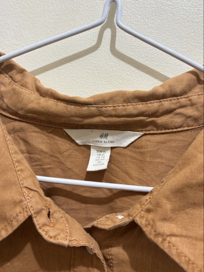 H&M| Linen Polo Long Sleeves (Category: Longsleeves) located in Bacoor. Submitted by happyfinds_091223 (Listing ID 1458971122, Image 2). Description: Bust: 56" 📍Bacoor, Cavite Can ship via J&T express/ Lalamove ✨Please visit my listings for more blouses, tops, and branded pants. 😊.