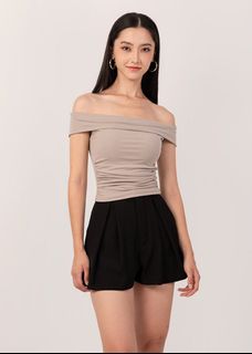 (Category: ) located in . Submitted by clearmywardrobeplssssss (Listing ID 1459000104, Image 1). Description: .
