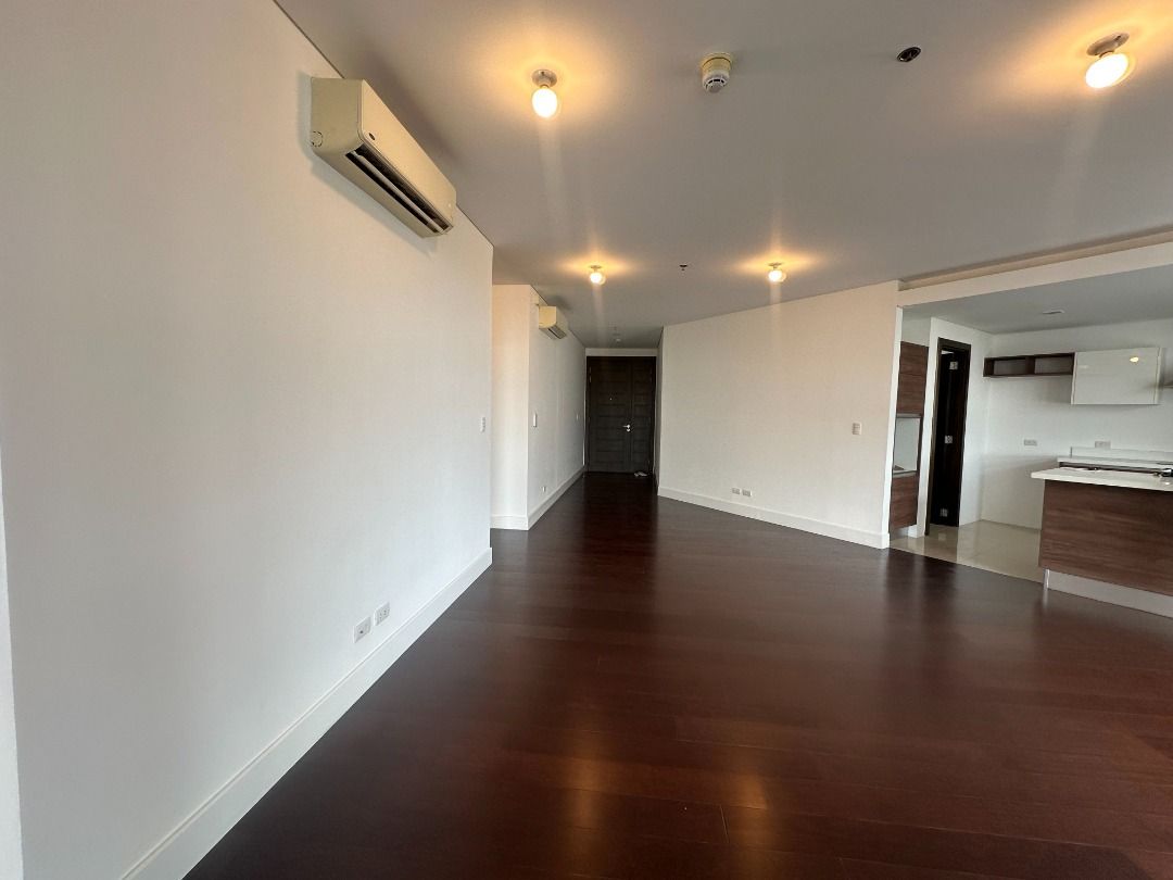 Tower 1 Garden Towers, Makati 2BR (Category: Apartments & Condos) located in Taguig. Submitted by truefox.f2173c (Listing ID 1458962014, Image 2). Description: Floor Area: 137sqm 2 bedrooms 2 bathrooms plus powder room Brand new unit With sun room Facing South 1 floor above villas 1 parking (B4-013) Asking Price: P42M gross (Negotiable) Photos: https://drive.google.com/drive/folders/14V0deiYktYmVps46LC6oJLgFN2fbtkqQ .