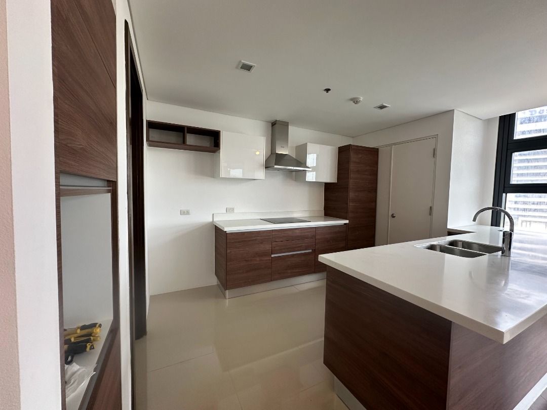 Tower 1 Garden Towers, Makati 2BR (Category: Apartments & Condos) located in Taguig. Submitted by truefox.f2173c (Listing ID 1458962014, Image 3). Description: Floor Area: 137sqm 2 bedrooms 2 bathrooms plus powder room Brand new unit With sun room Facing South 1 floor above villas 1 parking (B4-013) Asking Price: P42M gross (Negotiable) Photos: https://drive.google.com/drive/folders/14V0deiYktYmVps46LC6oJLgFN2fbtkqQ .
