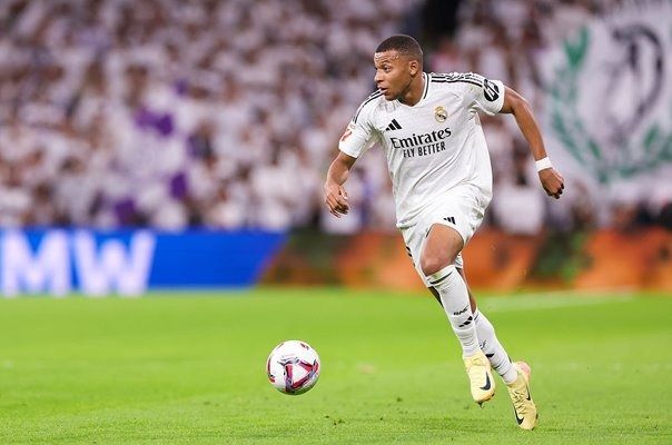 ⚽️ 足球卡 ⚽️ (限定卡) Real Madrid 皇馬 Kylian Mbappe 麥總 安巴比 #White Gold Design (連卡磚) #Topps | 巴黎 PSG | 皇家馬德里 Real Madrid （分類：原色卡片）位於 Hong Kong。 由 shopaholic1234hk 提交（商品編號 1458933099，圖片 2）。簡介： 備註: (1) 特別卡：White Gold Design (連卡磚) #Topps (2) 繼Messi 美斯, Ronaldo C朗後, 新世代球王之一: 麥總 安巴比 Kylian Mbappe (3) 交易方式: - 面交: 旺角東 (東鐵線) D閘口 - SF到付 - 平郵需加$10。