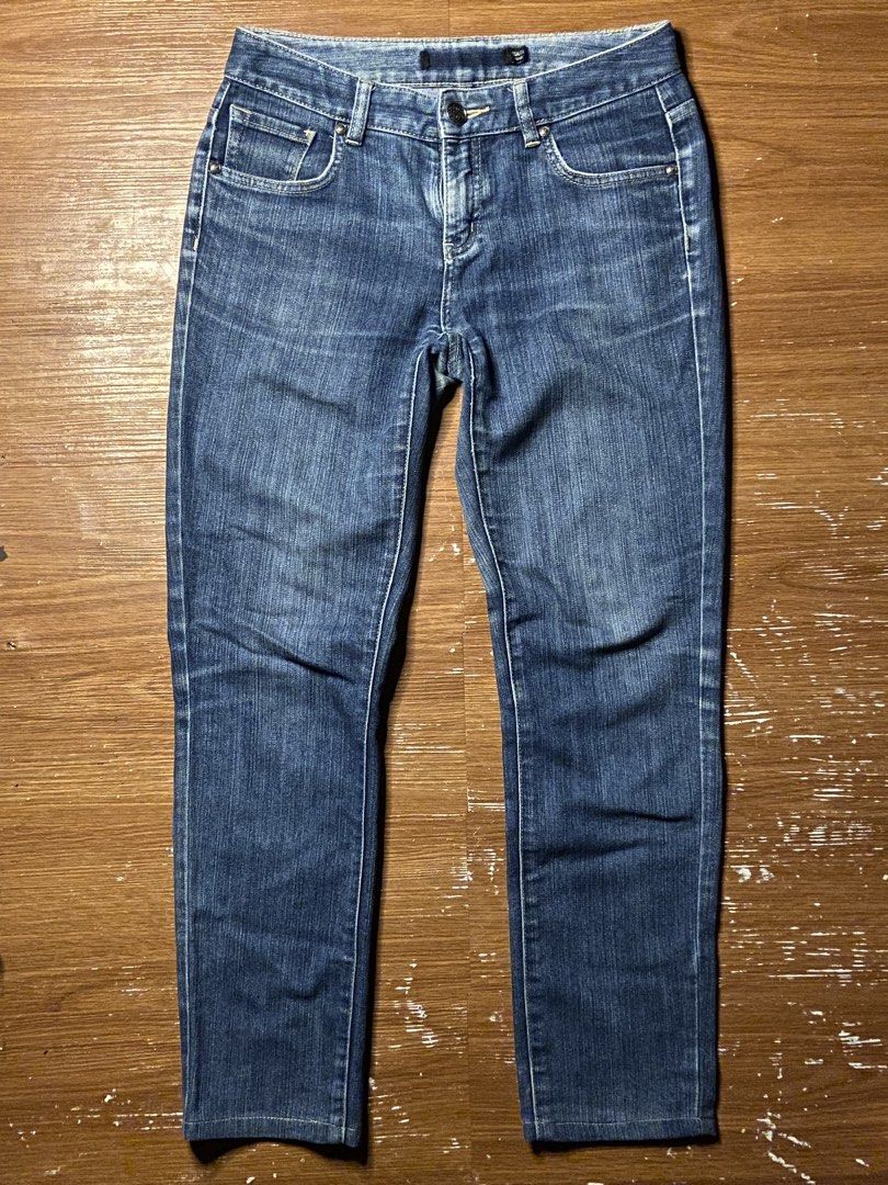 👖 JEANSWEST Classic Medium Wash Slim Denim (Category: Jeans) located in Manaoag. Submitted by friends_7 (Listing ID 1459035426, Image 1). Description: Upgrade your everyday casual rotation with these authentic Jeanswest denim pants! Featuring a versatile medium blue wash with subtle whiskering, a flattering slim silhouette, and standard stretch for all-day comfort. Great for everyday casual wear or quick weekend errands. Grab this steal for only
