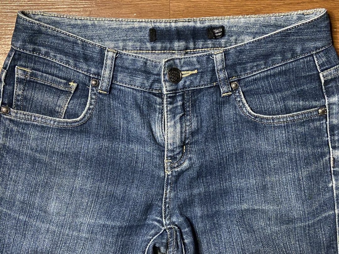 👖 JEANSWEST Classic Medium Wash Slim Denim (Category: Jeans) located in Manaoag. Submitted by friends_7 (Listing ID 1459035426, Image 2). Description: Upgrade your everyday casual rotation with these authentic Jeanswest denim pants! Featuring a versatile medium blue wash with subtle whiskering, a flattering slim silhouette, and standard stretch for all-day comfort. Great for everyday casual wear or quick weekend errands. Grab this steal for only