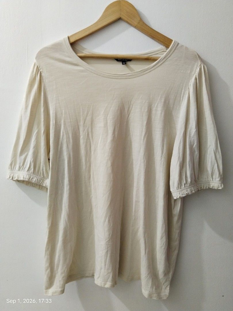✨ White Top 3/4| Size XL (Category: Activewear) located in Las Pinas. Submitted by cjgcloset (Listing ID 1458978605, Image 1). Description: .