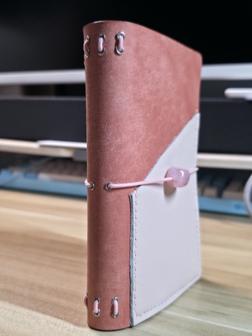 A6 Vegetable Tanned Leather Journal with Pockets (Category: Stationery & School Supplies) located in Pasig City. Submitted by ajsssss (Listing ID 1459060009, Image 2). Description: 🌸 A6 Leather Journal with Pockets 🌸 🪡 Handmade; all pieces are made and cut by hand, burnished edges for smoother finish and saddle stitched for superior durability - Main body material: Vegetable Tanned Leather - Pockets: Sheepskin Leather - 1 front pocket - 1 slip