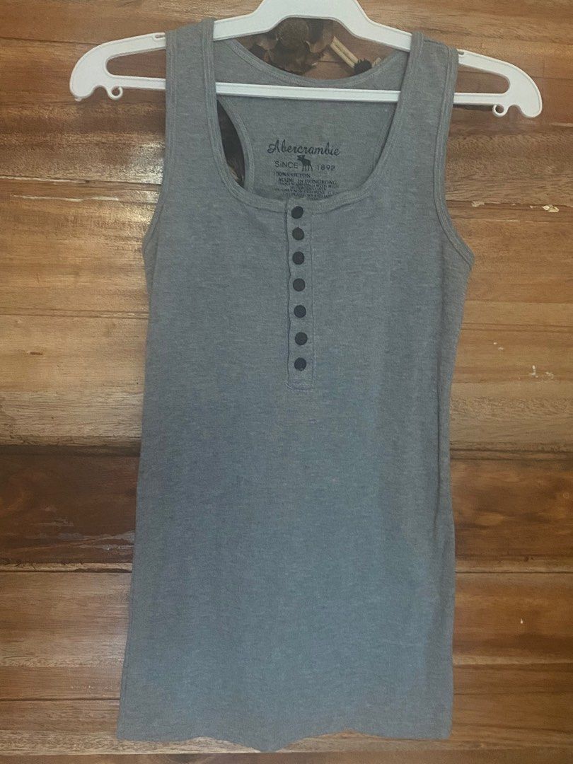 Abercrombie Grey Ribbed Henly Tank Top (Category: Sleeveless) located in Maramag. Submitted by 88forke (Listing ID 1459008123, Image 1). Description: Color: Grey Size: xs-small.