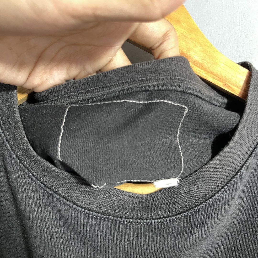 A-cold-wall SS20 Glass blower tee (Category: Tshirts & Polo Shirts ) located in Santo Tomas. Submitted by niftynook_22 (Listing ID 1458923830, Image 3). Description: Good condition 9/10 color rate Xl Not sure if design or crack print .