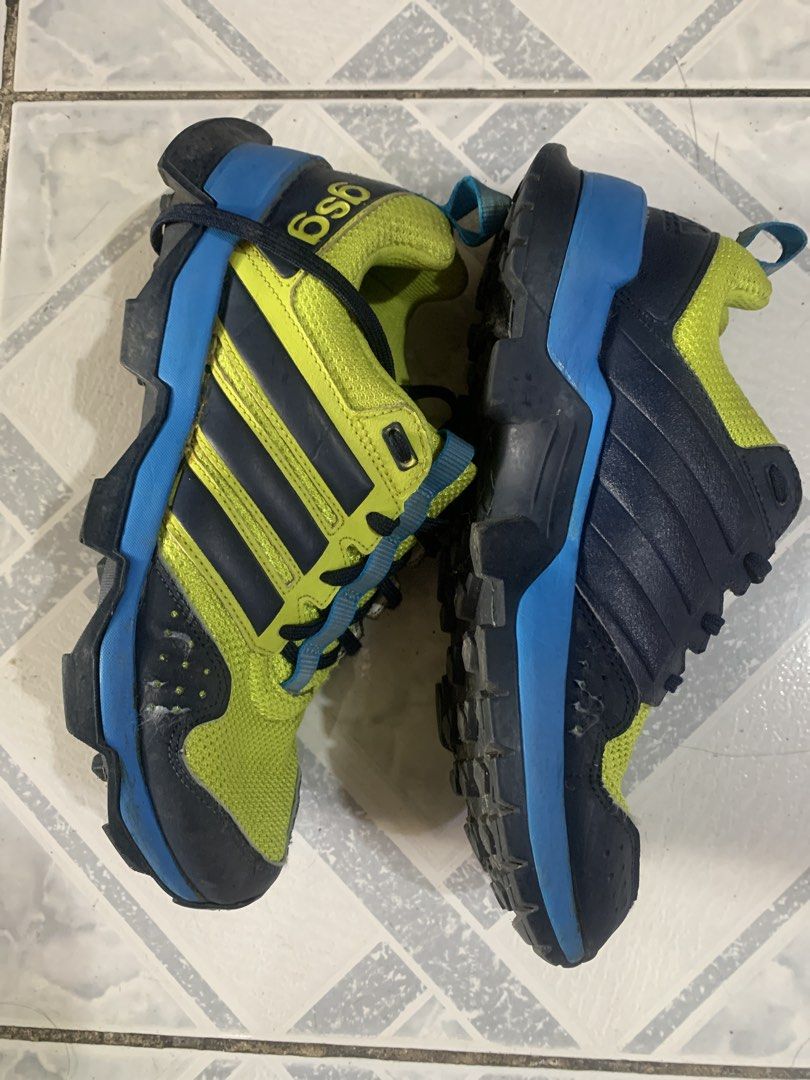 Adidas Running Shoes Yellow Blue (Category: Sneakers) located in Antipolo. Submitted by cebb888 (Listing ID 1458894536, Image 2). Description: - Adidas trail running shoes - Vibrant yellow and navy blue colorway - Black laces with blue accents - Durable, grippy rubber soles for excellent traction - Soles show minor signs of use (dirt) - Perfect for all your outdoor activities and trail adventures.