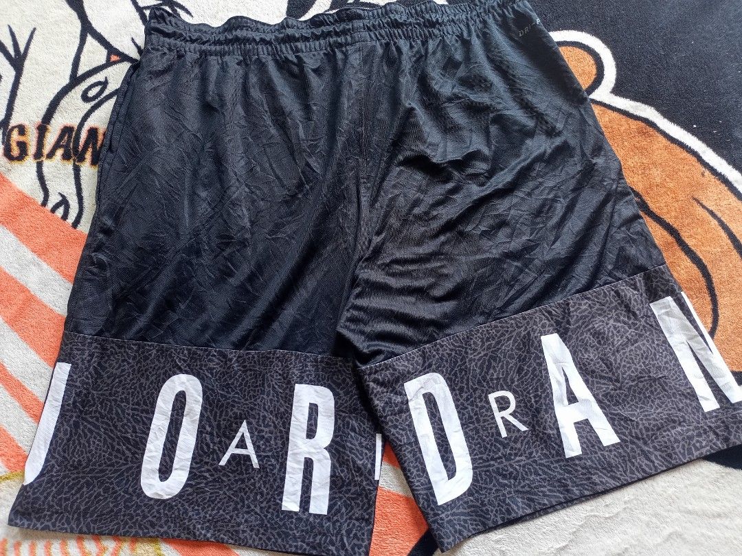 Air Jordan Plus Size Short (Category: Shorts) located in Castilla. Submitted by stignapamorma (Listing ID 1458947140, Image 2). Description: Branded Thrifted Big Logo Plus Size Short ( Blurred Logo ) Size - 40x21 Condition - Excellent Color Rate - 9/10 Issue - None Price - 450+SF.