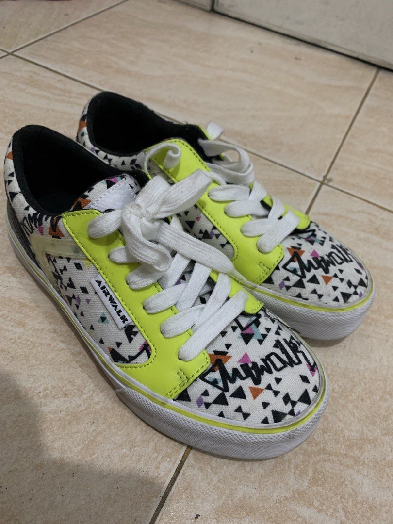 Airwalk Sneakers for Kids (Category: Sneakers) located in Pasig City. Submitted by tuscano (Listing ID 1458997302, Image 2). Description: size 7 used twice only price is still negotiable.