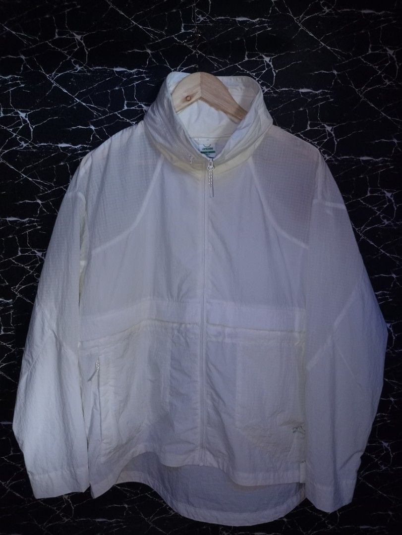 ANTAZERO White Lightweight Zip-Up Jacket Size M (Category: Coats, Jackets and Outerwear) located in Manila. Submitted by naixhrift (Listing ID 1458926120, Image 1). Description: -ANTA ZERO Windbreaker Packable Hoodie - Size M - Two pockets - Great for outdoor activities -Length 24 to 25 - Width 25 600 plus ship jnt courier paymen on gcash .