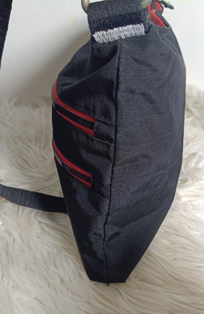 Aodilong Nylon Sling Bag (Category: Cross-body Bags) located in Davao. Submitted by roxy0404 (Listing ID 1458946319, Image 2). Description: ukay source no issue size height 9.5 inches length 12 inches weight 1.2 inches.