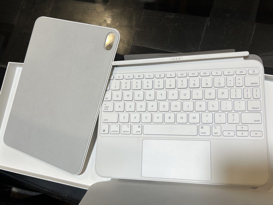 Apple iPad Magic Keyboard Folio / A16 (Category: Computer Keyboard) located in Muntinlupa City. Submitted by katakana02 (Listing ID 1459081002, Image 2). Description: - Genuine Apple Magic Keyboard Folio - Color: White/Grey - Compatible with 11-inch iPad Pro and iPad Air models / A16 - Integrated keyboard for comfortable typing - Built-in trackpad for seamless navigation - Enhances productivity and user experience - Includes original packaging.